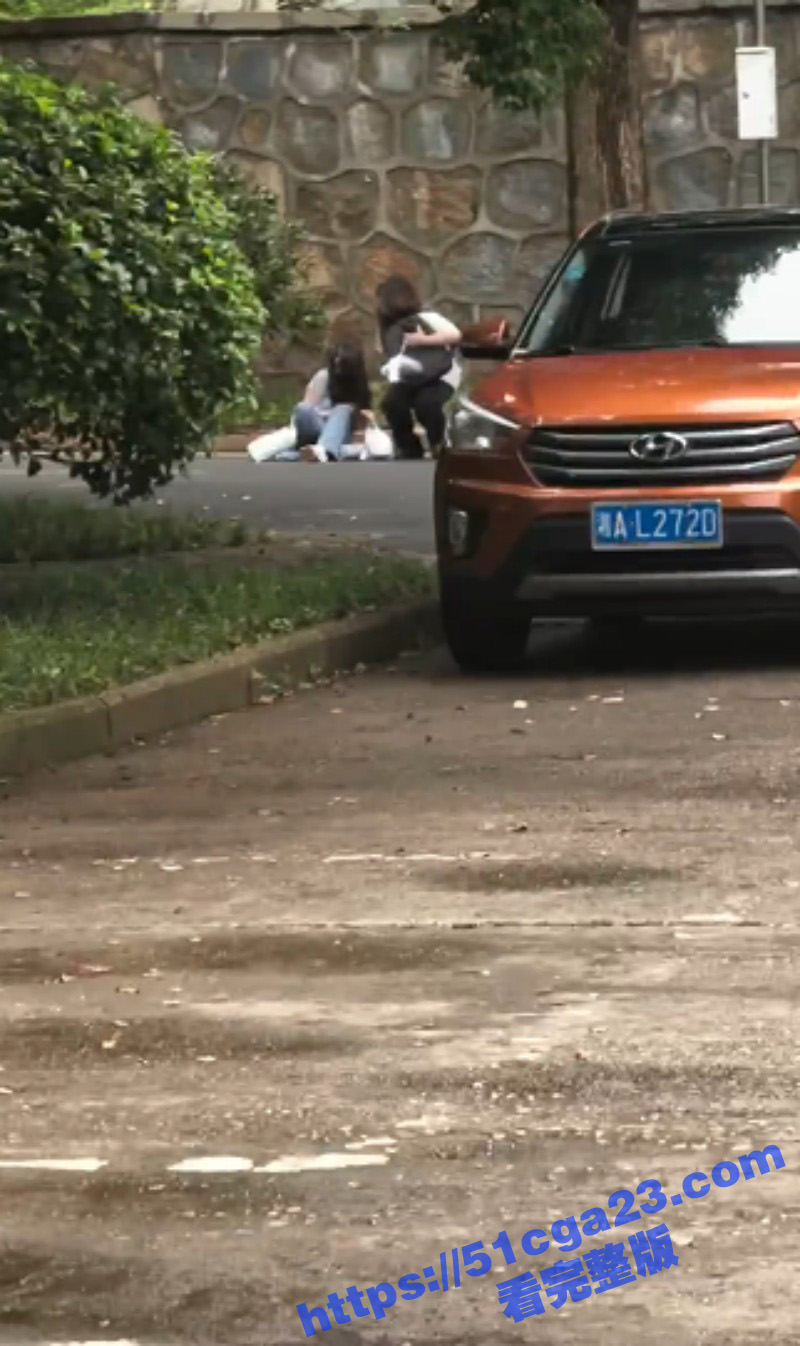 湖南长沙某大学疯子捅人事件06