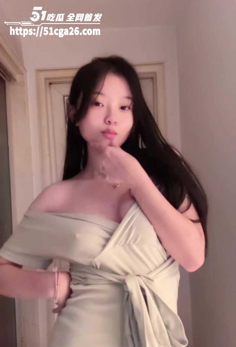 抖音萌妹 牛油果 裸舞合集视频流出 甜美脸蛋配超软大奶 性感变装三点全露 抖奶秀穴舞姿超淫！