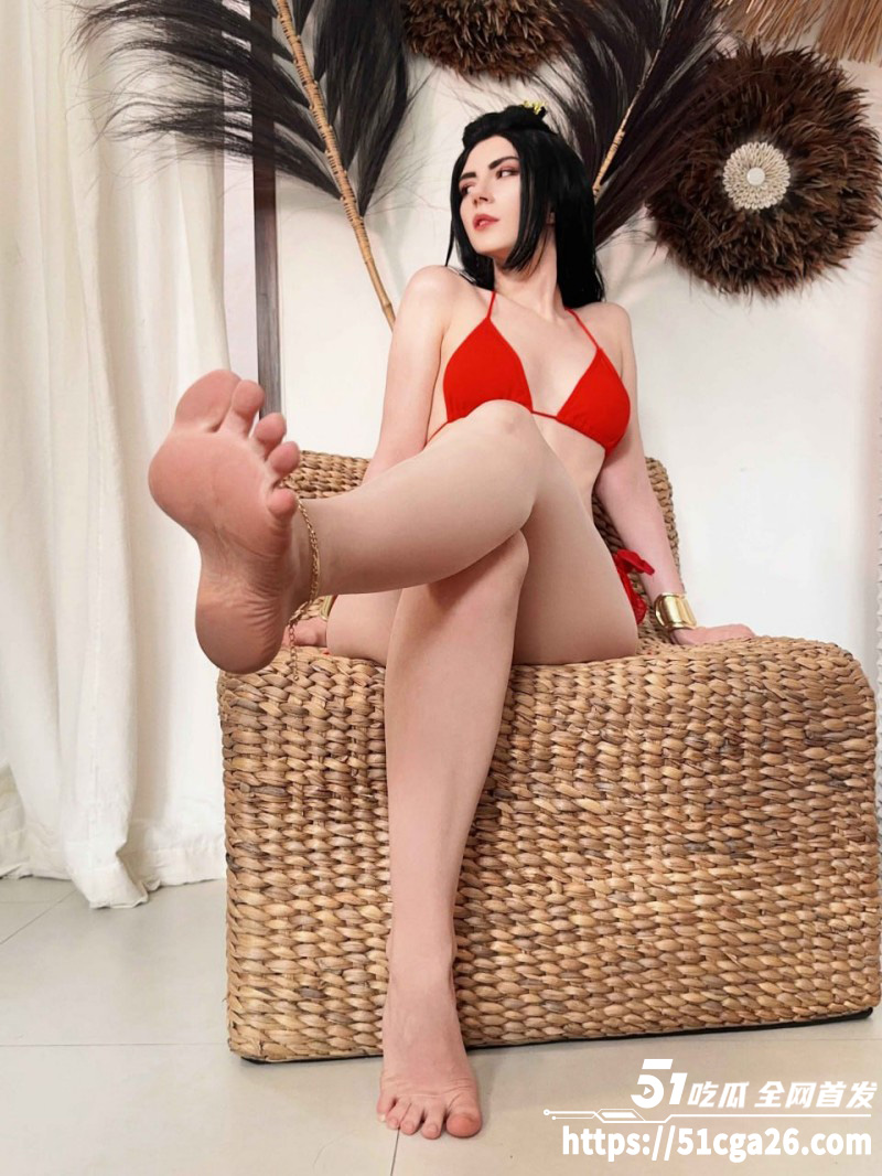 欧美巨臀女神MikAllen大尺度写真03