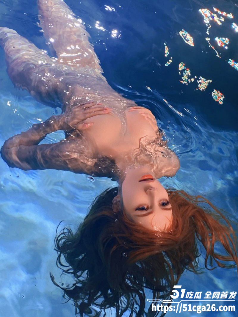 欧美巨臀女神MikAllen大尺度写真08
