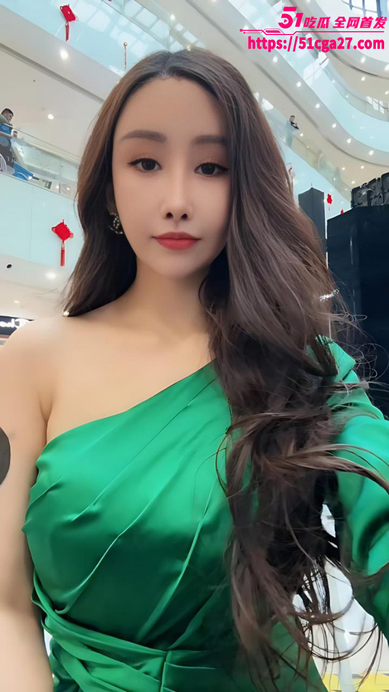 抖音43万粉短剧女演相关图片