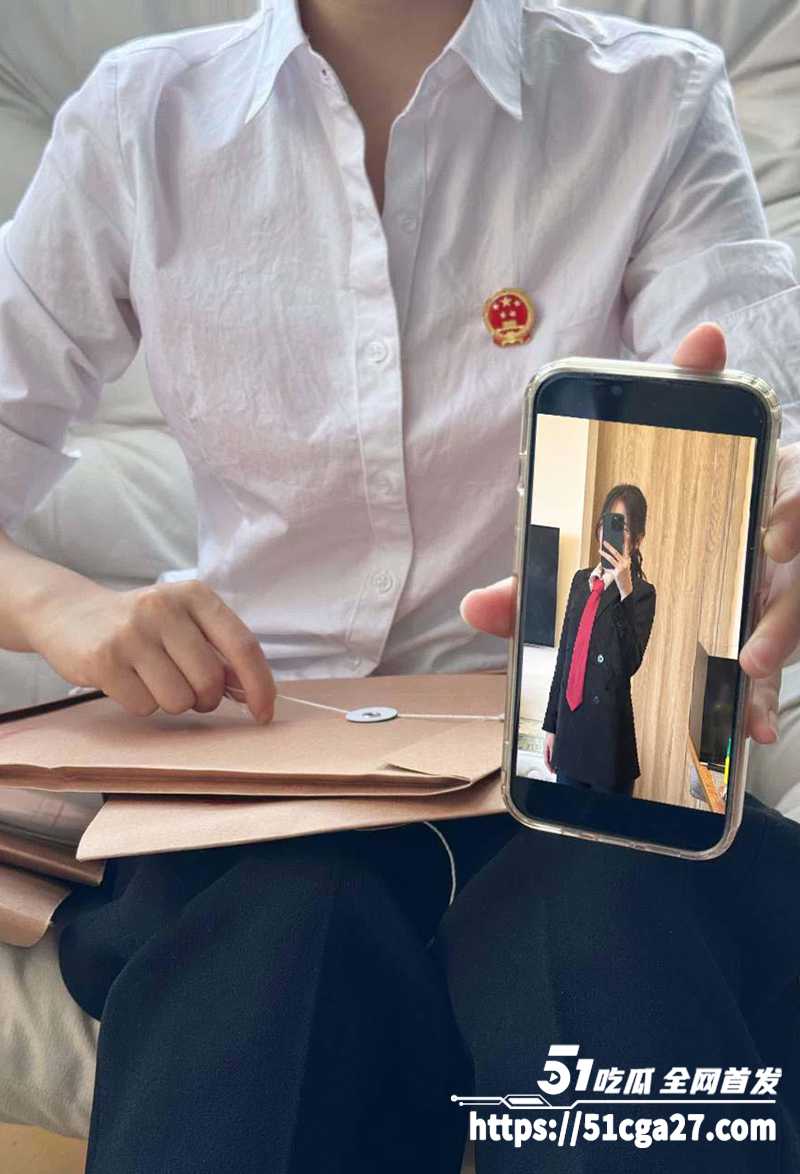 95后清纯律师妹子竟相关图片