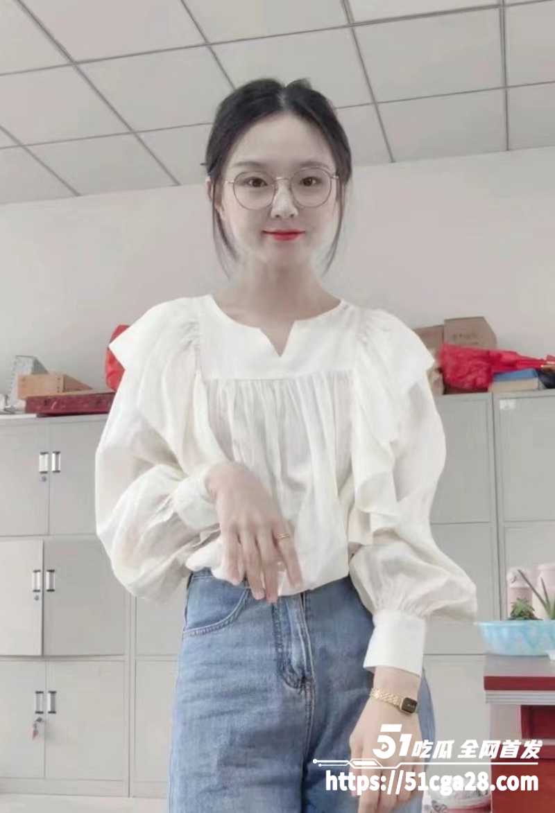 河北公务员 苏酥 不雅视频流出 清纯人妻被领导当狗玩弄 白翘蜜桃臀被无套后入！