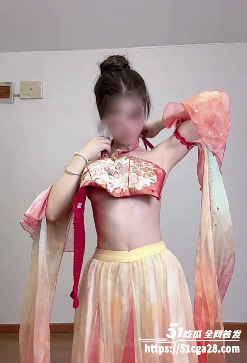 推特福利姬 以安 极相关图片