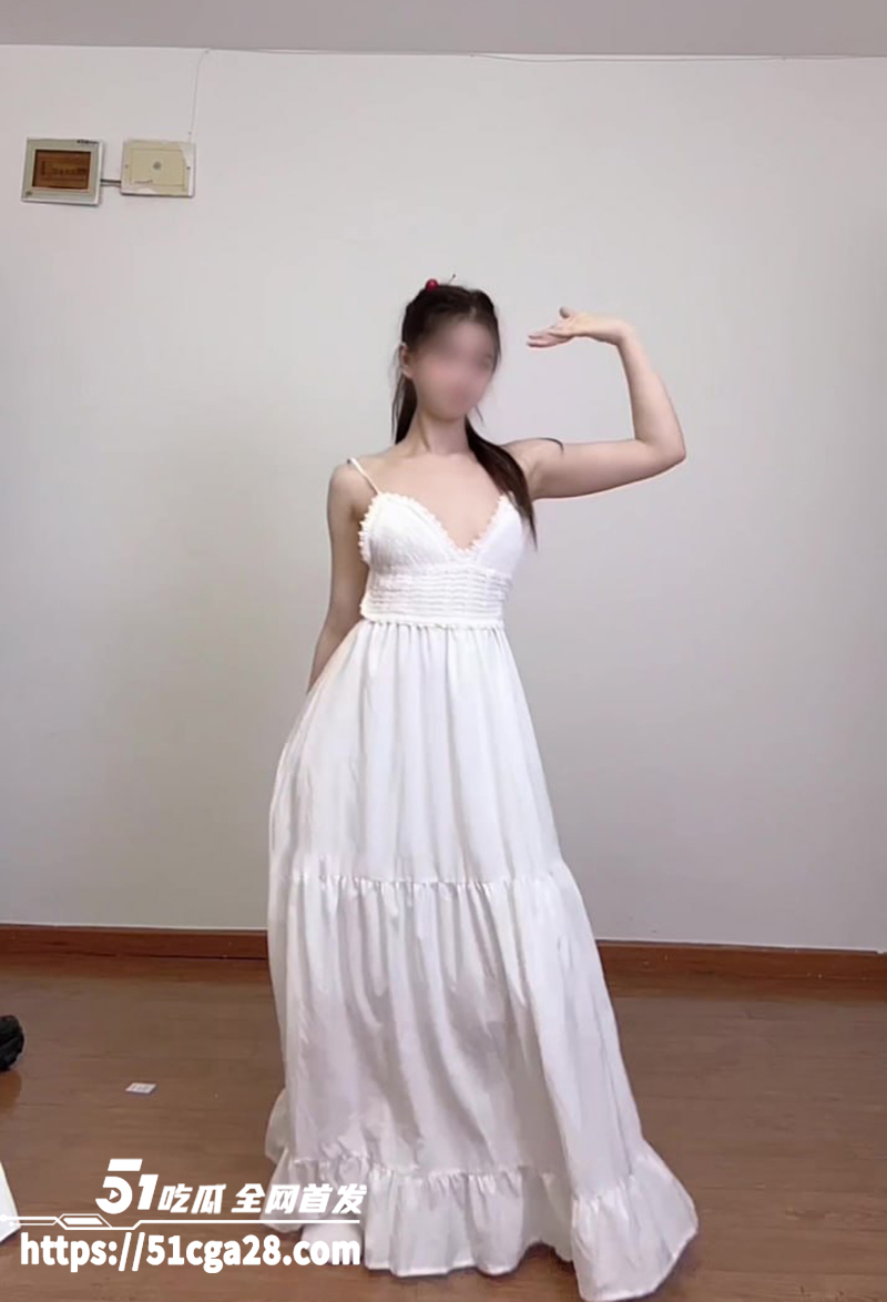 推特福利姬 以安 极相关图片