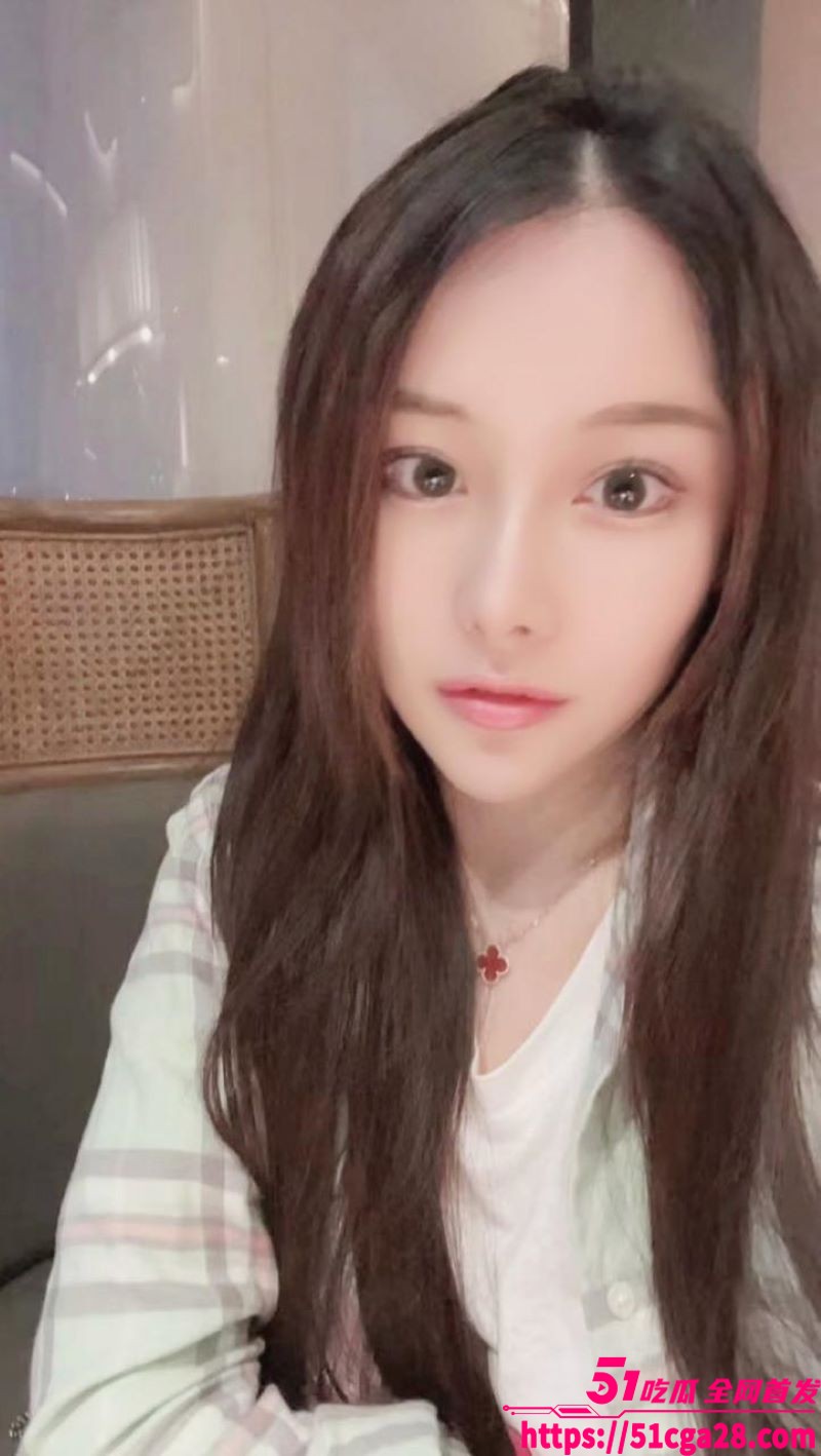 大学生反差婊女友不雅视频流出 酒店开裆黑丝调教后入爆操 户外露出挑逗 淫靡不堪！