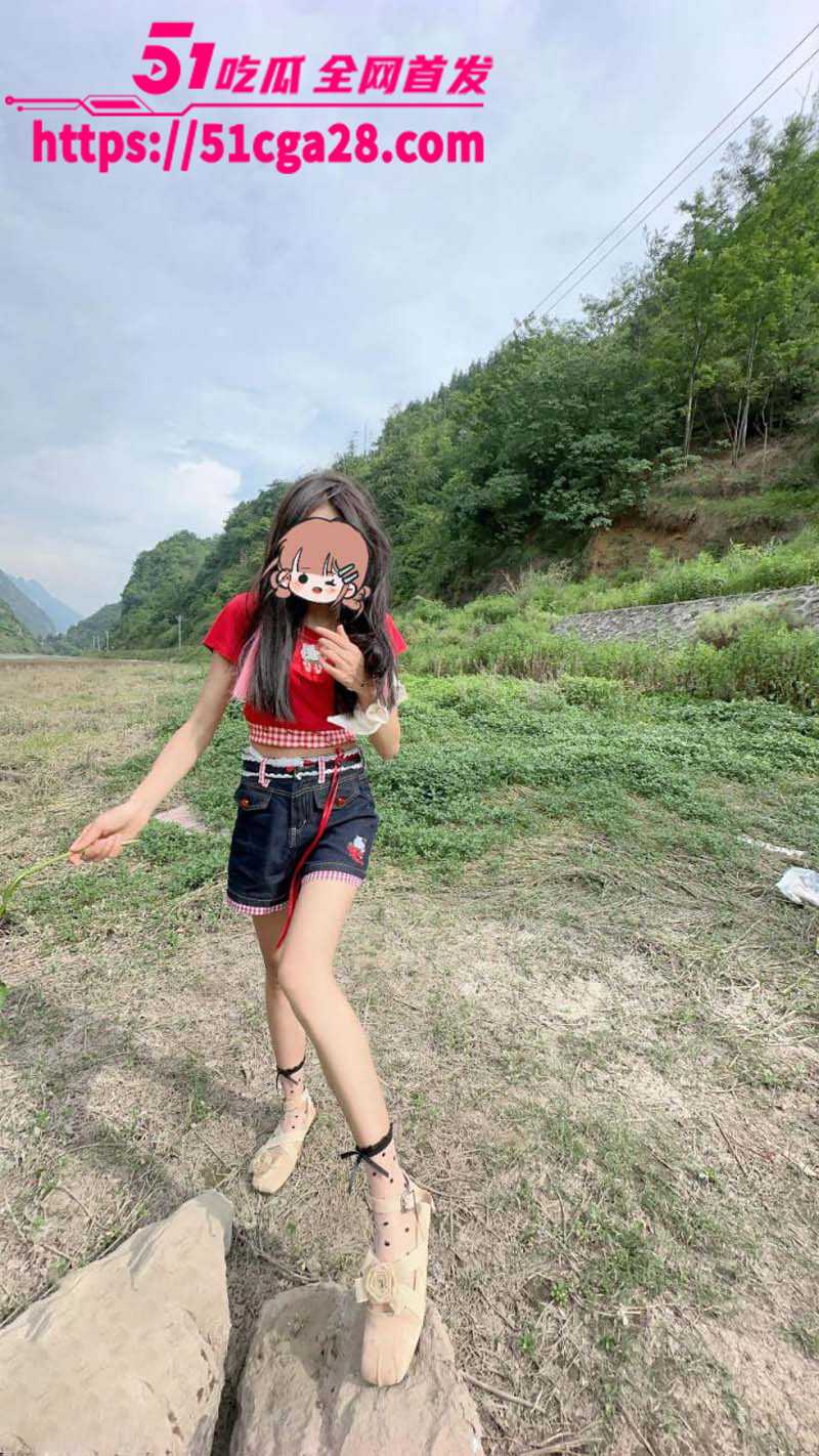 海角乱伦大神 长腿女儿丽丽 户外扣着女儿的逼 扇着女儿的屁股内射她！