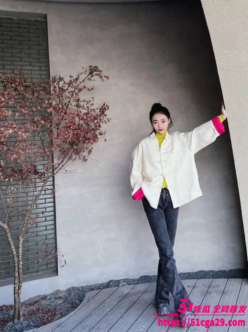 辽宁大学舞蹈生 李玉兰 宿舍自慰视频曝光 一字马展示柔韧 M腿大开道具玩弄 淫水狂喷！
