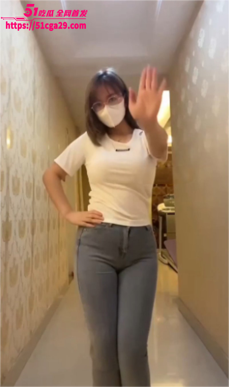抖音24万粉巨乳网红相关图片