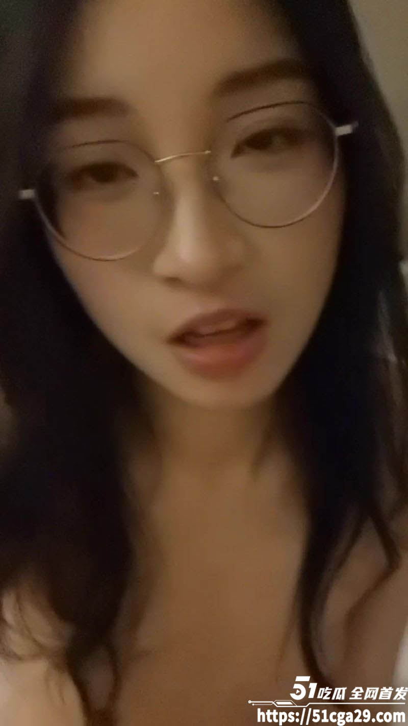 极品大学生美女男生寝室激情做爱 被调教成风骚小母狗 全裸勇闯男厕所 露脸口交反差拉满！