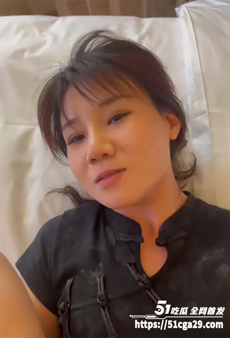 淄博警花 朱潇婉 大量出轨视频被曝 美艳人妻性欲极强 露脸约炮舔屌 满嘴骚话高潮淫叫！