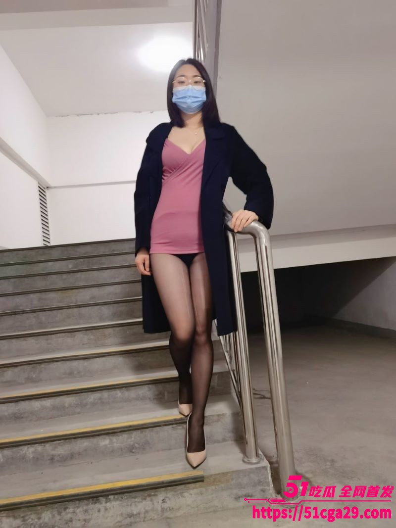 堕胎3次的骚母狗 周利霞 多次在公共场合露出 穿情趣装被猛烈爆操 出轨视频被男友曝光！