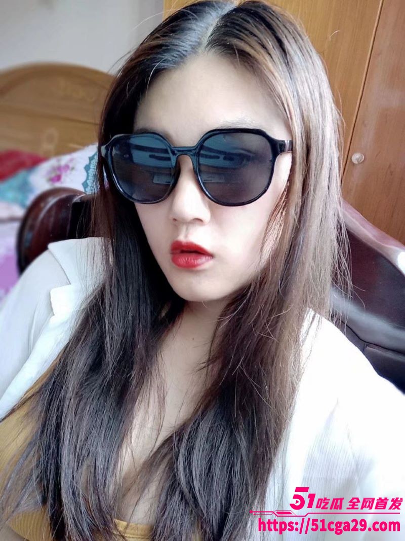 四川广安 桃子姐姐 第二弹 03年酒店前台 王者峡谷邂逅炮友被灌醉爆操！
