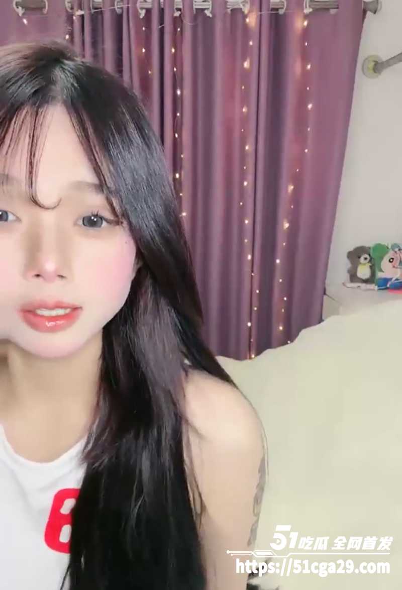 巨乳网黄主播 纯情的皮皮 情色直播精选 第六弹 初恋女友揉奶娇喘呻吟 纯情外表下藏着满满骚劲！