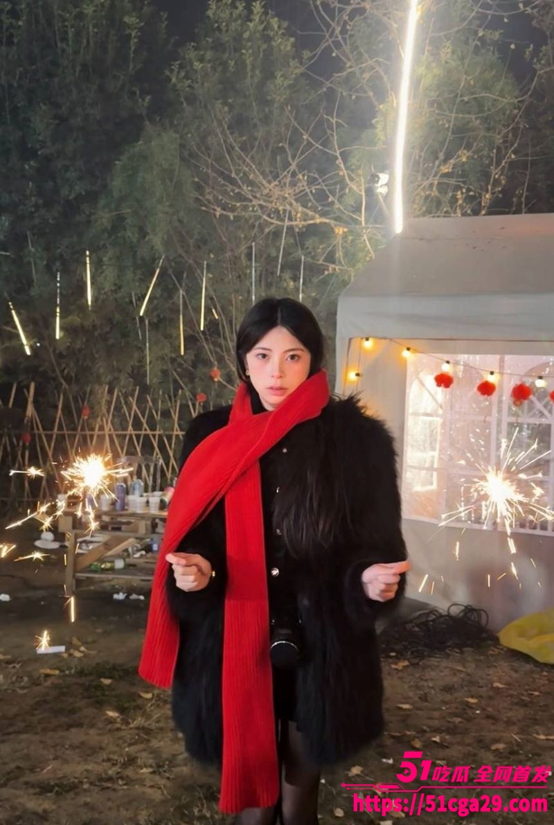 高颜值气质小网红 调教性爱视频曝光 深喉吮吸肉棒技术娴熟 被猛烈爆操肥臀 淫水喷溅！