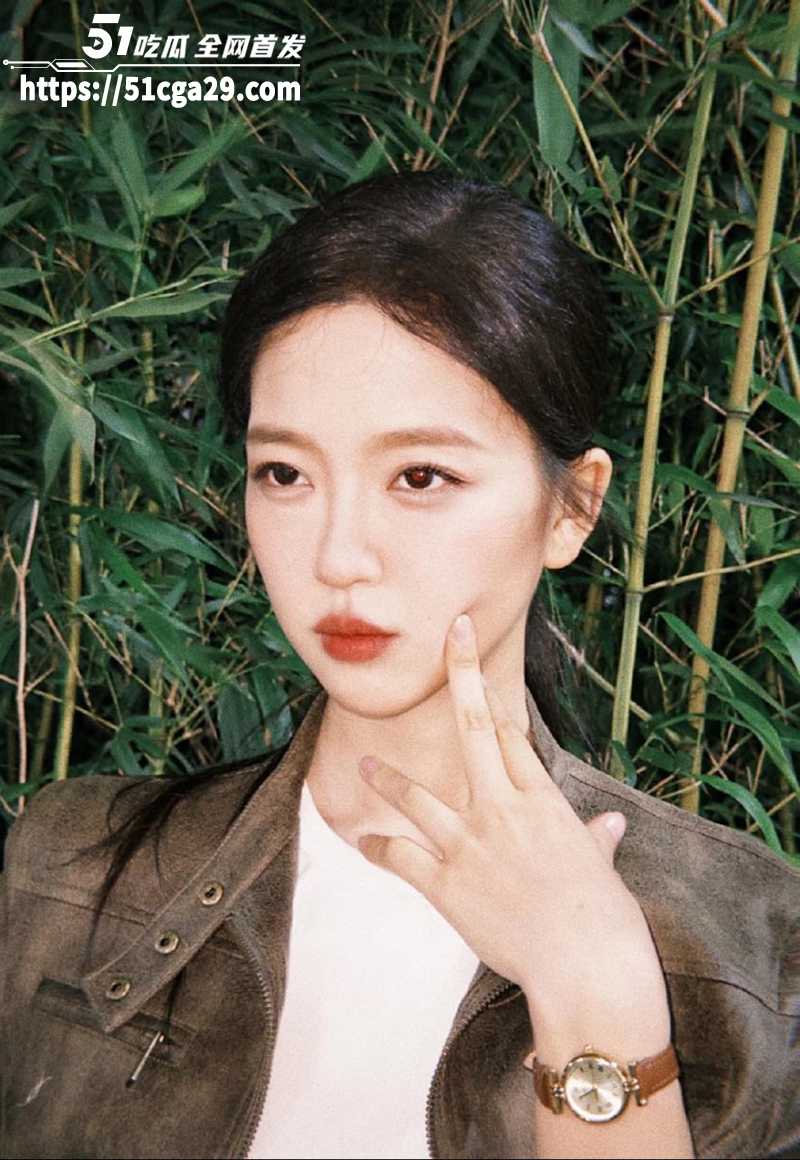 于正旗下艺人再次塌房！短剧哑妻爆火女主 滕泽文 小红书误发出轨聊天记录 早期被潜规则性爱视频曝光！