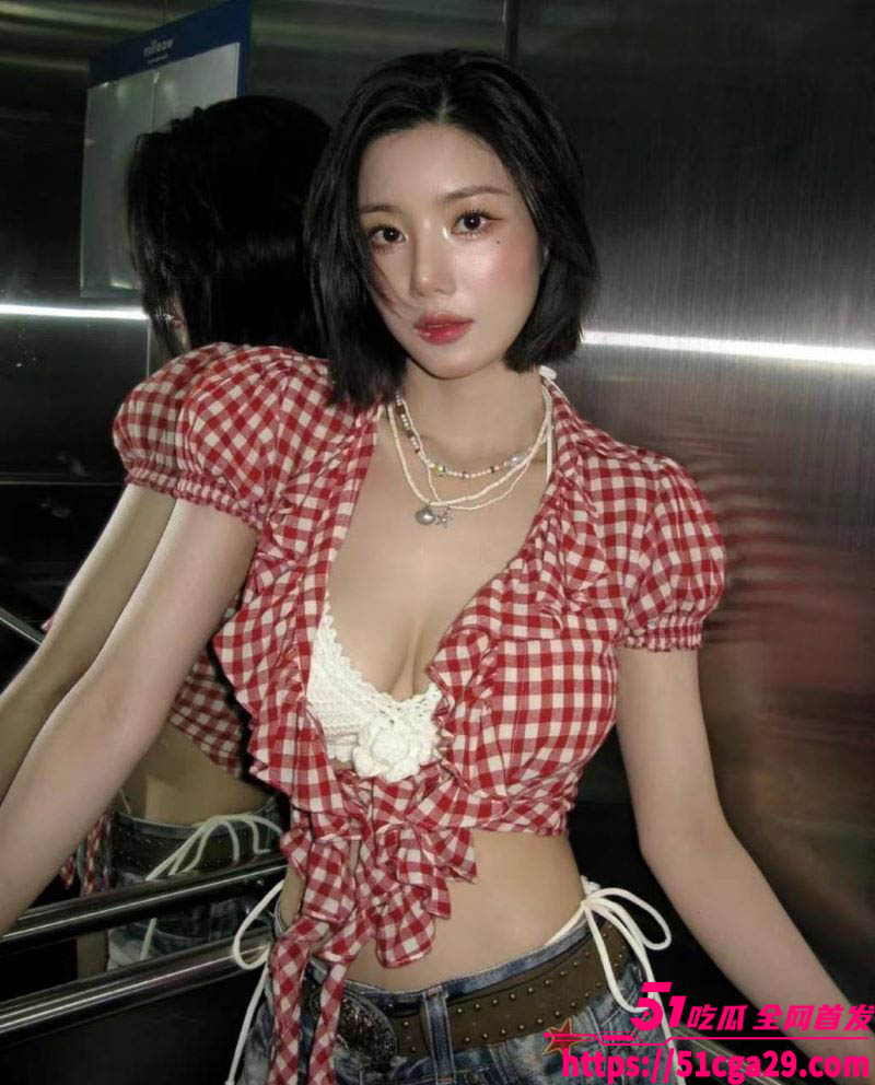 水弹音乐节明星 权恩妃 火辣热舞表演 魔鬼身材圆润巨乳 配合撩人舞姿 骚浪反差尽显！