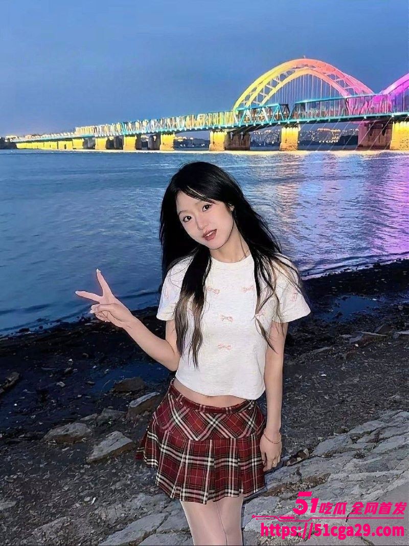 甘肃民族师范学院 陈美娇 回族学生妹调教视频流出 撒尿口爆群P玩弄 后入爆操性感蜜臀！