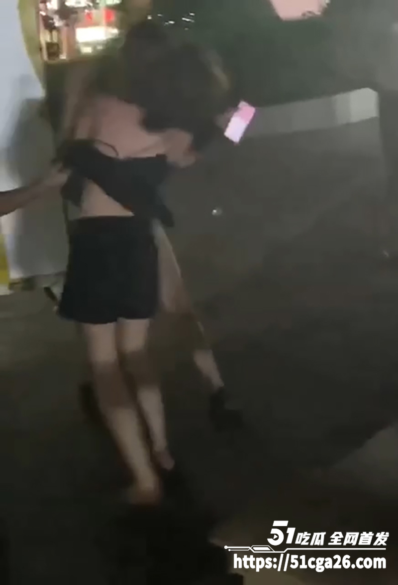 河南通许精神小妹霸凌视频曝光  2