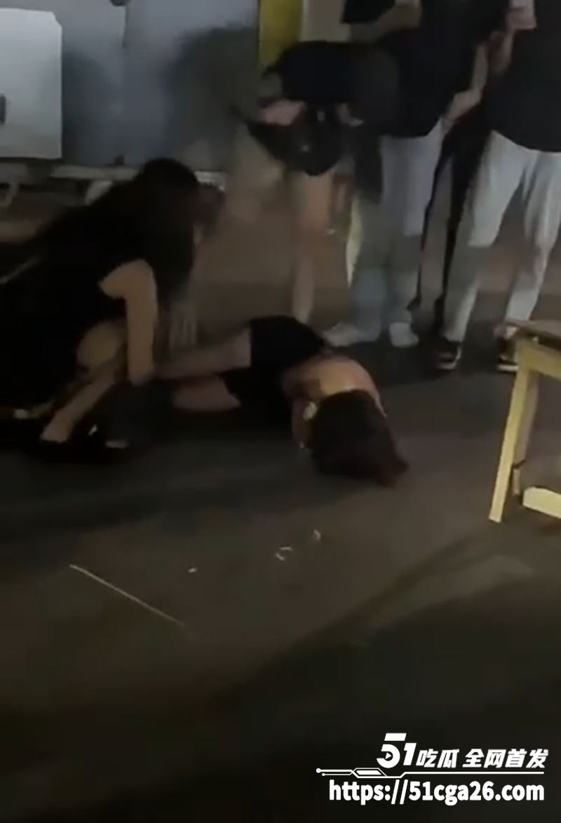 河南通许精神小妹霸凌视频曝光  7