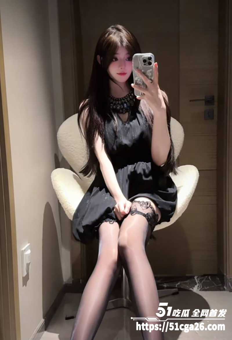 抖音80万粉丝美腿网红尼兔定制私拍流出2拷贝