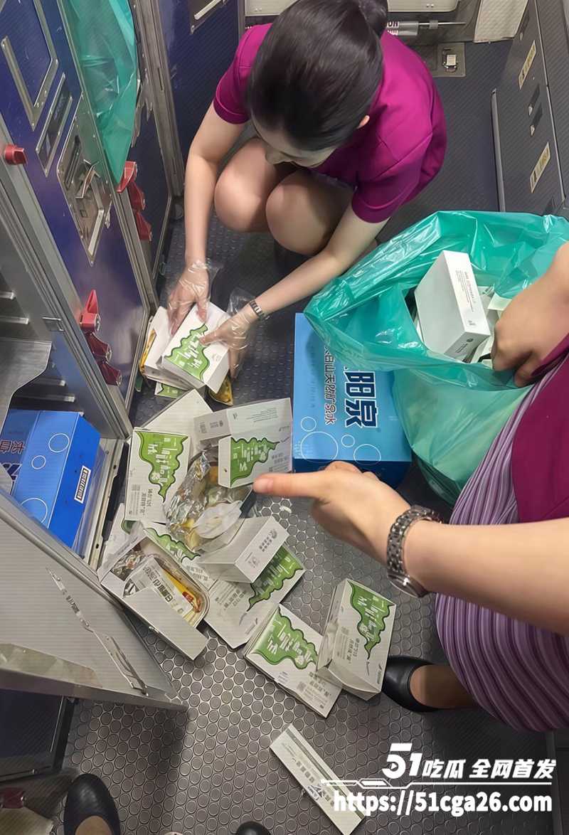 南方航空朵小姐飞机厕所里做爱不雅视频流出6拷贝
