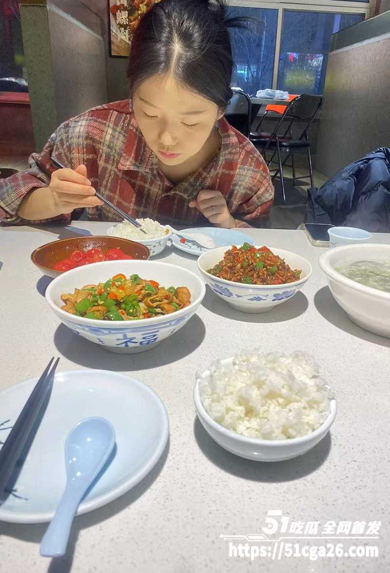 杭州清纯反差美女张倩文不雅视频流曝光2拷贝
