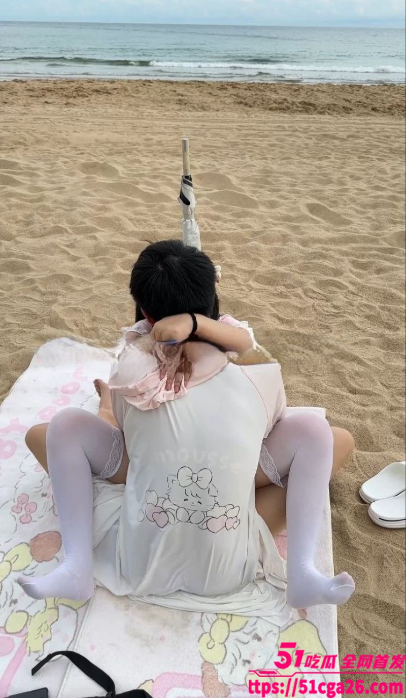 极品网黄 冰凌紫萱 沙滩野战！挑逗口交黑丝插抽 内射后回家3P刷锅 骚穴白浆四溢！