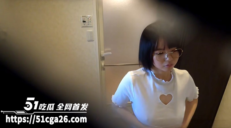 大神偷拍整容脸嘟嘟唇眼镜妹洗澡06