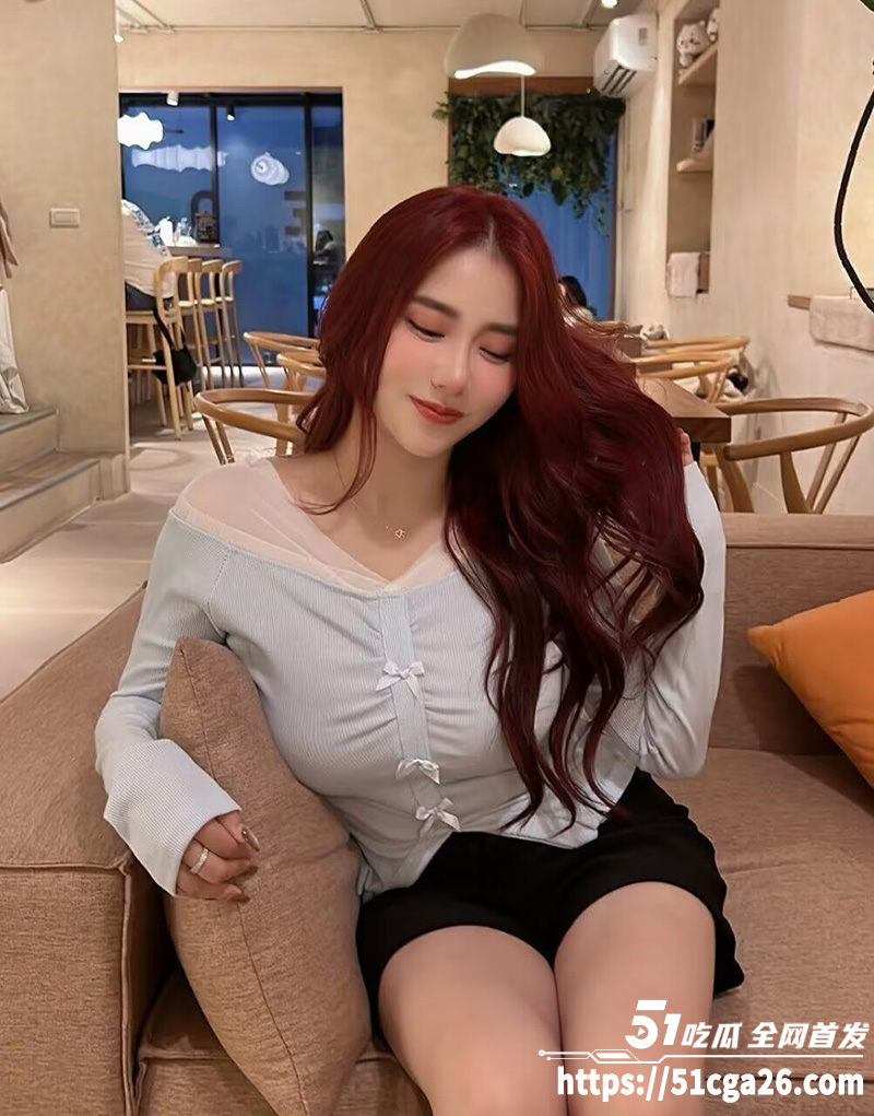 台湾高雄市巨乳纹身妹相关图片