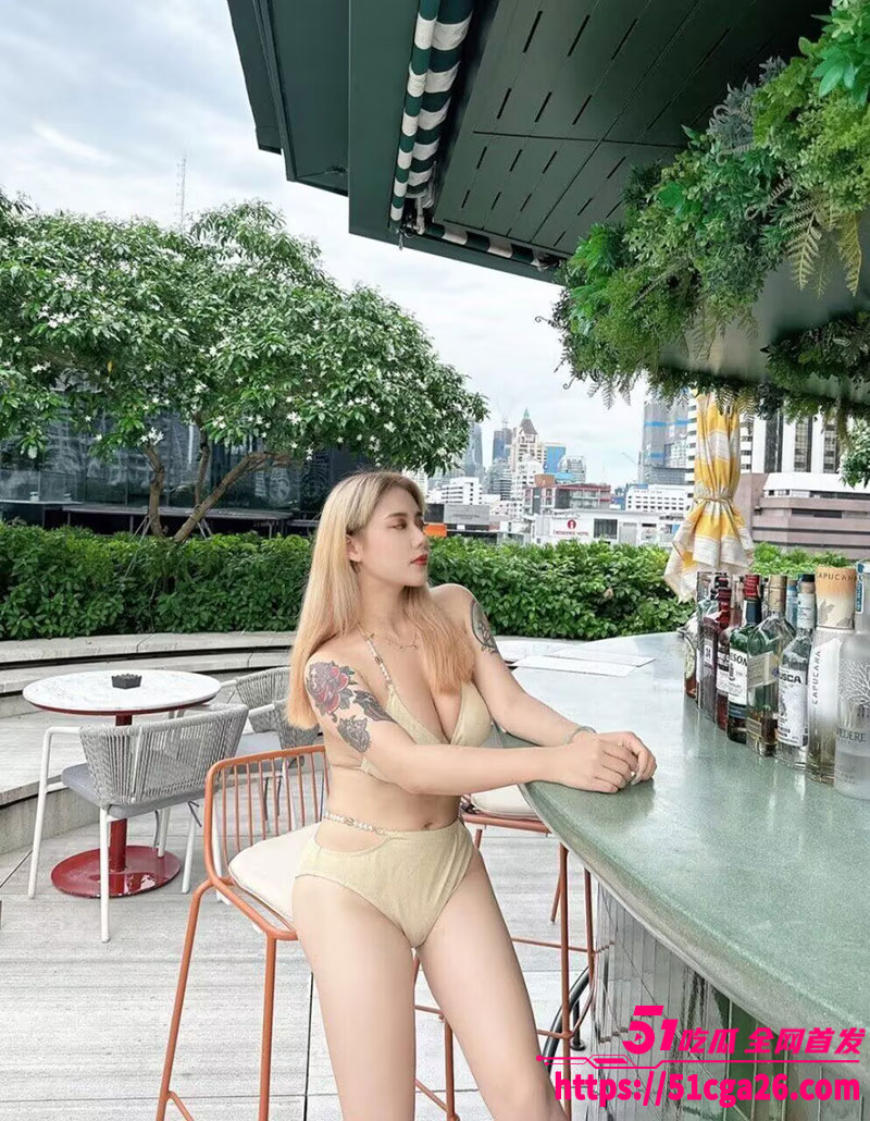 台湾高雄市巨乳纹身妹相关图片