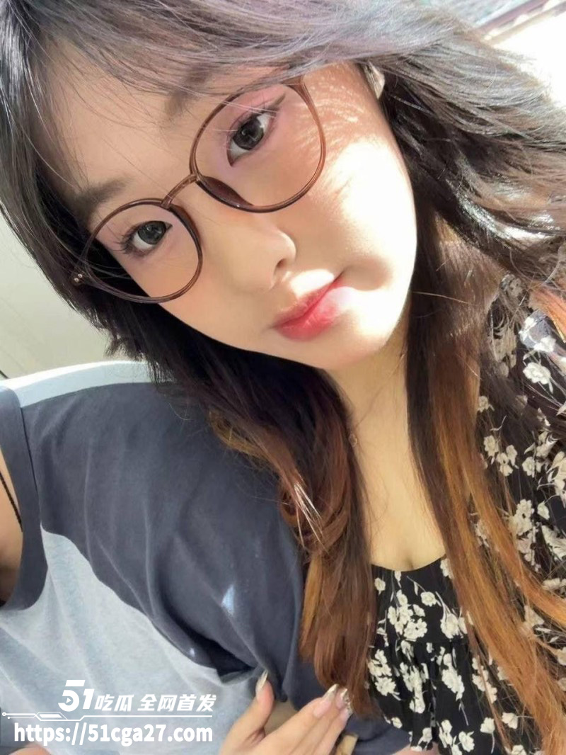 福建泉州反差眼镜妹 相关图片