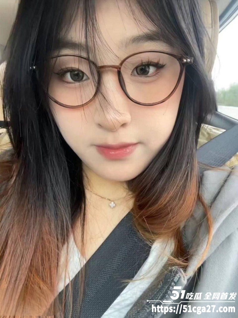 福建泉州反差眼镜妹 相关图片