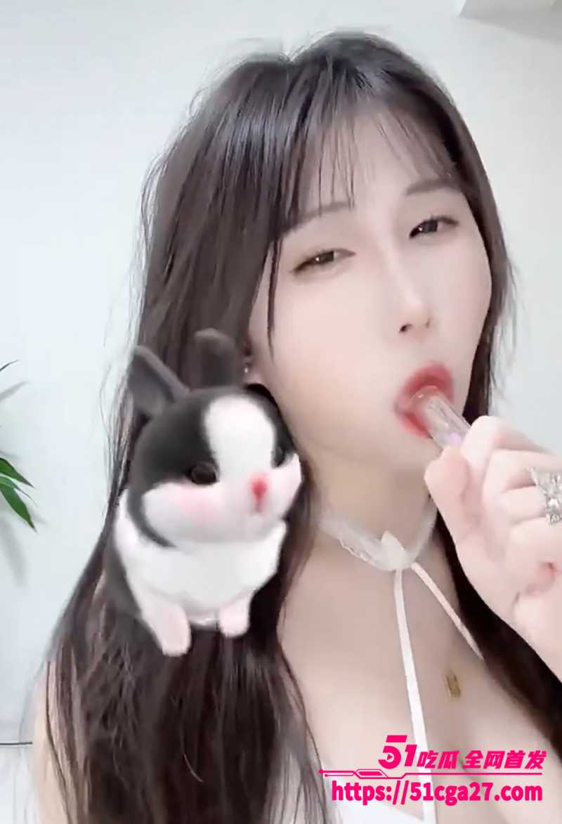快手巨乳舞蹈主播 小相关图片