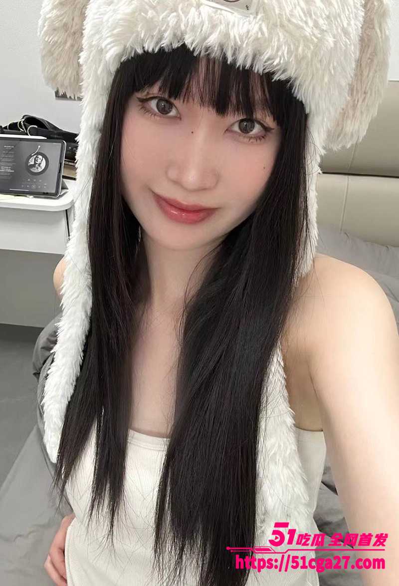 高颜值福利姬 银牌灌汤小笼包 自慰合集流出 性感美腿堪称完美炮架 花式自慰淫骚足交 反差爆棚！