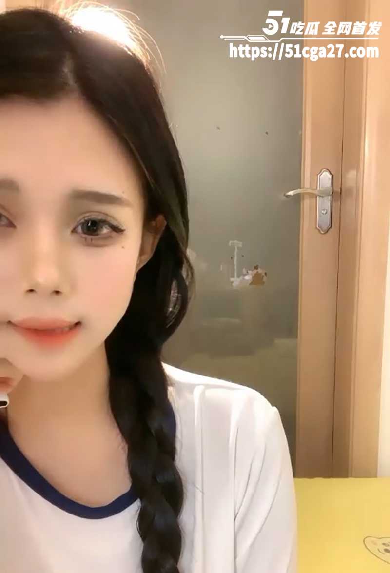 巨乳网黄主播 纯情的皮皮 情色直播精选 第一弹 扮成清纯女友撅臀露逼 揉奶抖臀淫骚裸舞 反差骚爆！