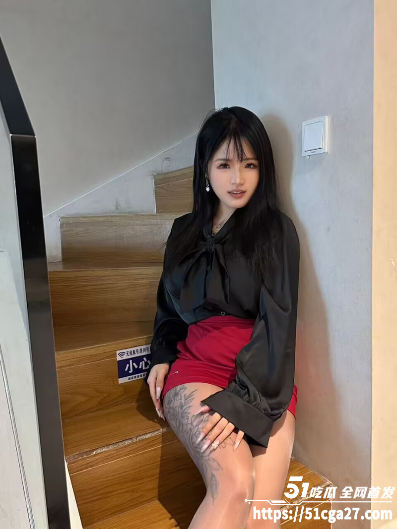 抖音童颜巨乳网红 小相关图片
