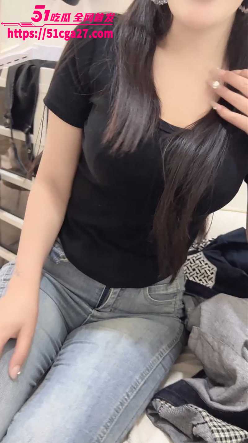 海角乱伦大神 奶子即正义 新作 美容店里强上翘臀老板娘 拉到厕所就是一顿爆操强制吞精！