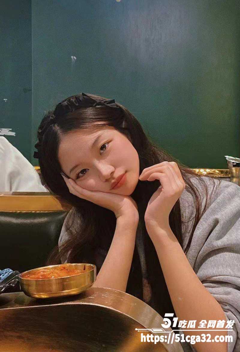 北大超美高财女不雅视频流出 气质女神被男友花式开发小骚穴 露脸口交无套内射玩法超淫！