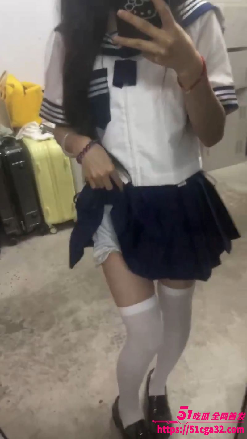 纯情女大学生妹被大叔在酒店疯狂后入抽插 7