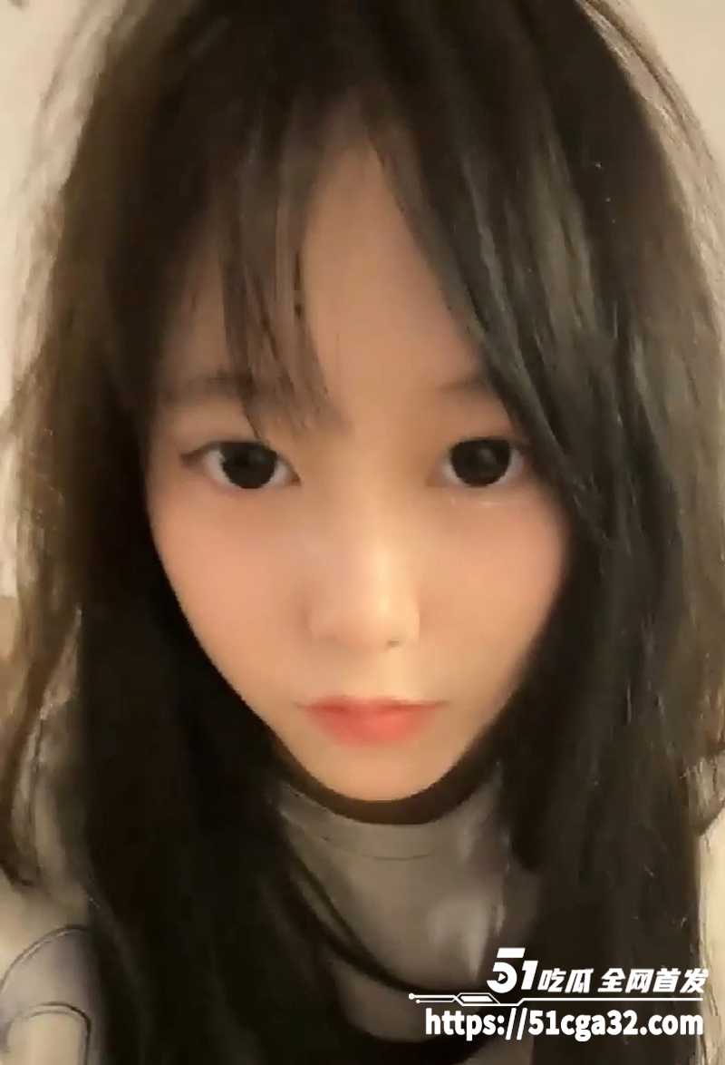 抖音极品萝莉 KOUK 裸聊视频流出 与榜一大哥单聊露奶发骚 小穴超级粉嫩诱人！