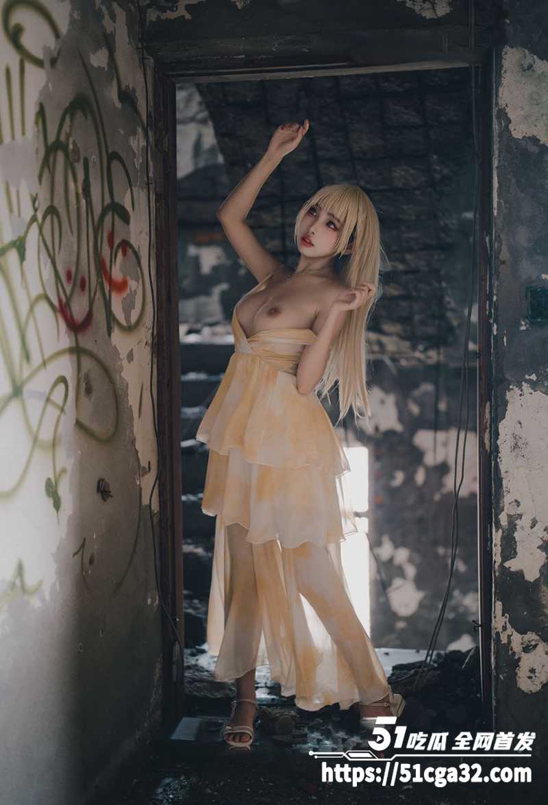 大奶福利姬 慕慕Momo COS写真花絮流出 颜值身材双顶级的尤物 被摄影师领到酒店爆操！