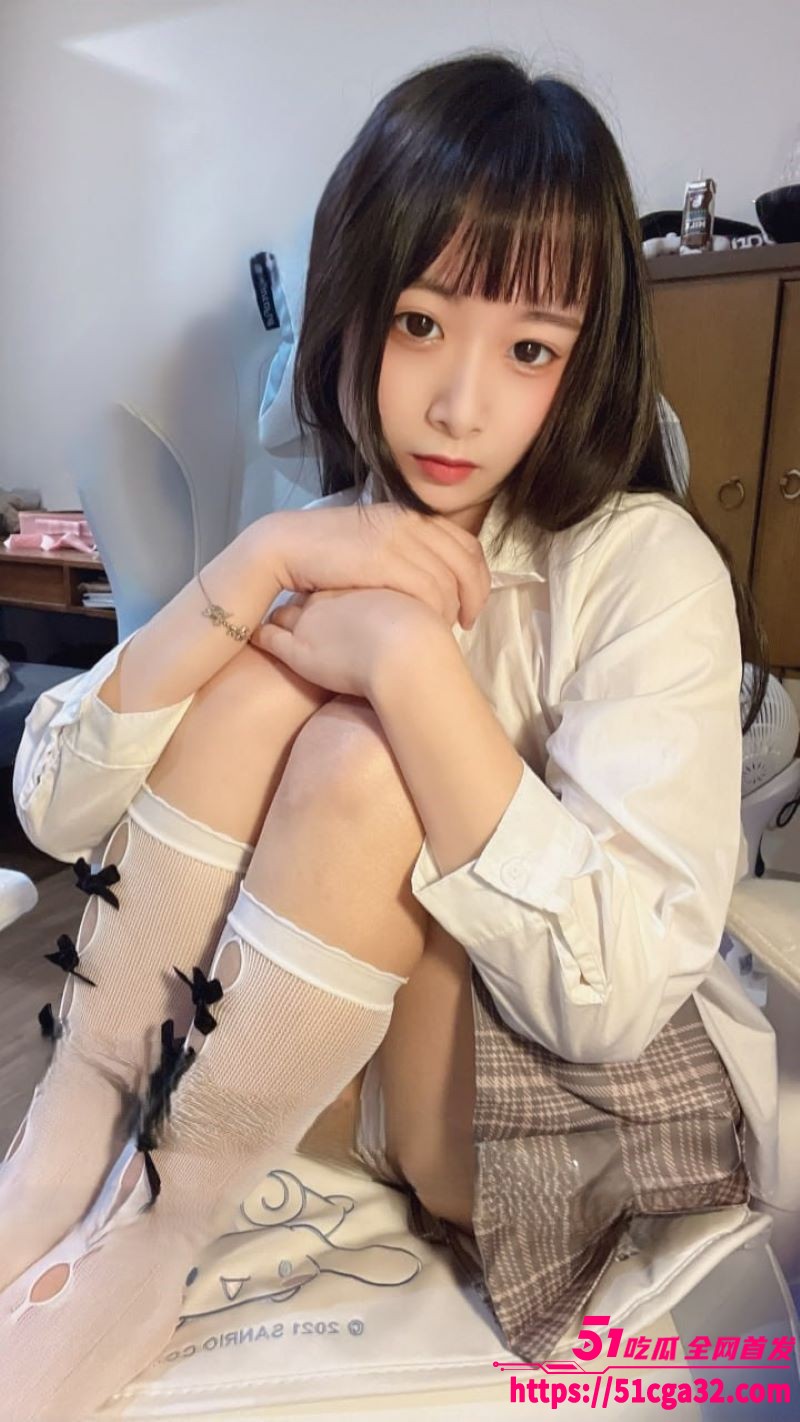 推特高颜值嫩妹小妮娜lolixninax各种福利全合集 2