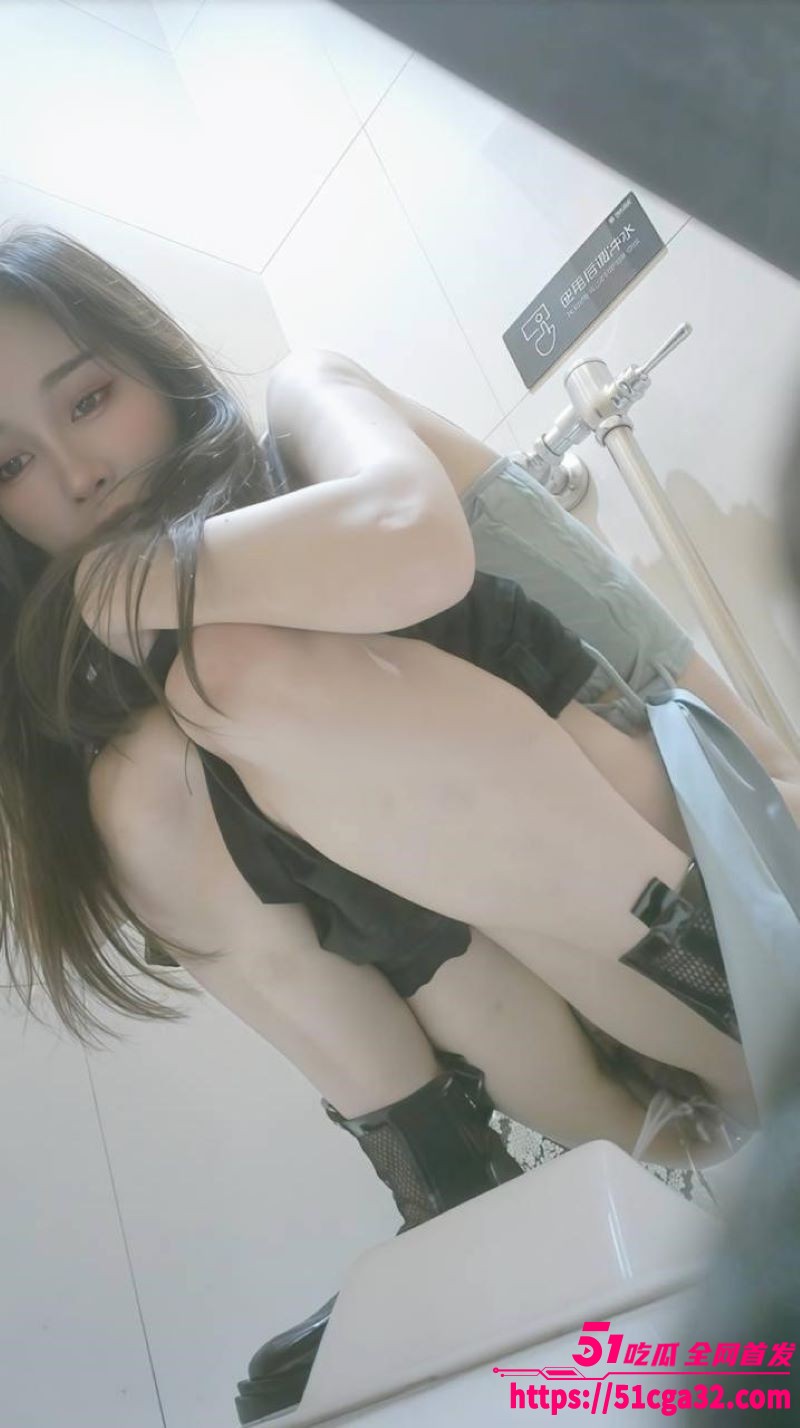 精选厕拍各类美女露脸尿尿 3