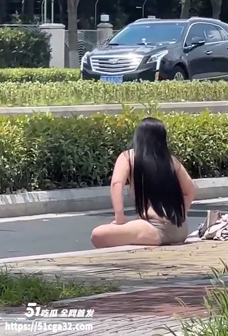 金鸡湖大道裸女露出视频曝光 6 拷贝