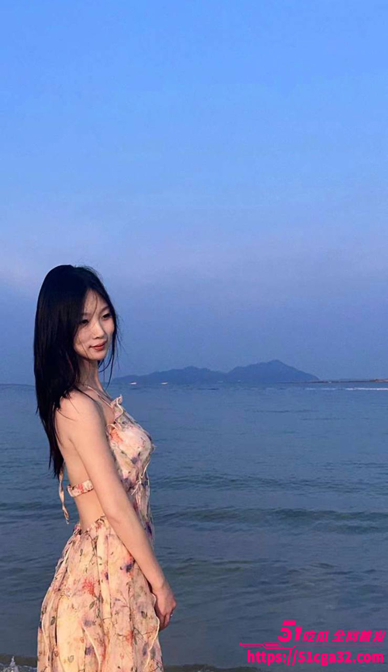福建漳州清纯嫩妹 王羽佳 与前男友裸聊视频被曝光 白嫩酮体上演激情自慰 灵活手指花式抠穴！