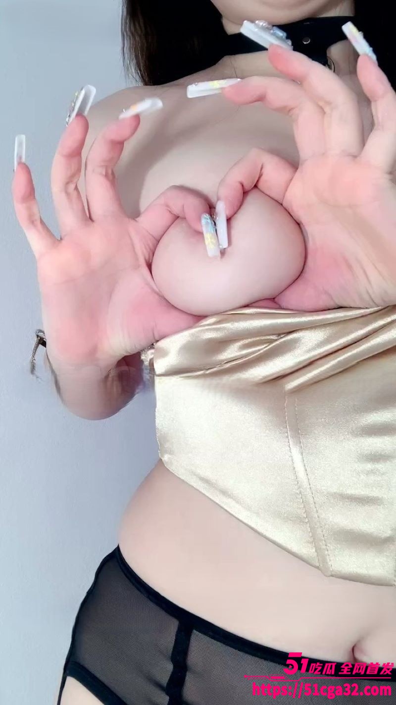 极品主播童话女神最新福利直播露出自慰合集 6