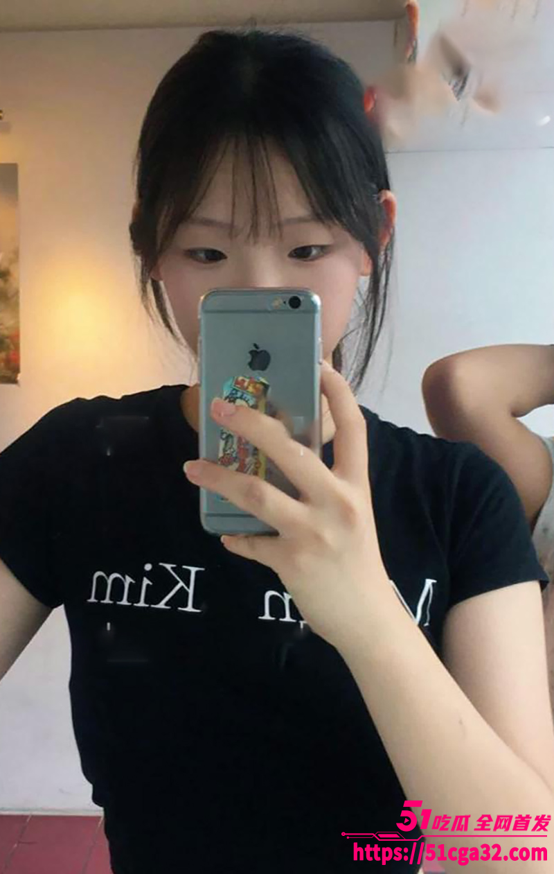 广西柳州学生妹 被金主包养做爱视频流出 上位骑乘白嫩乳房疯狂摇晃 娇喘的呻吟诱惑至极！