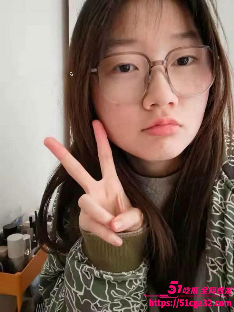 曲阜师范大学 何鑫 与男友性爱视频流出 白嫩胴体让人欲罢不能 对镜玩穴足交伺候主人超劲爆！
