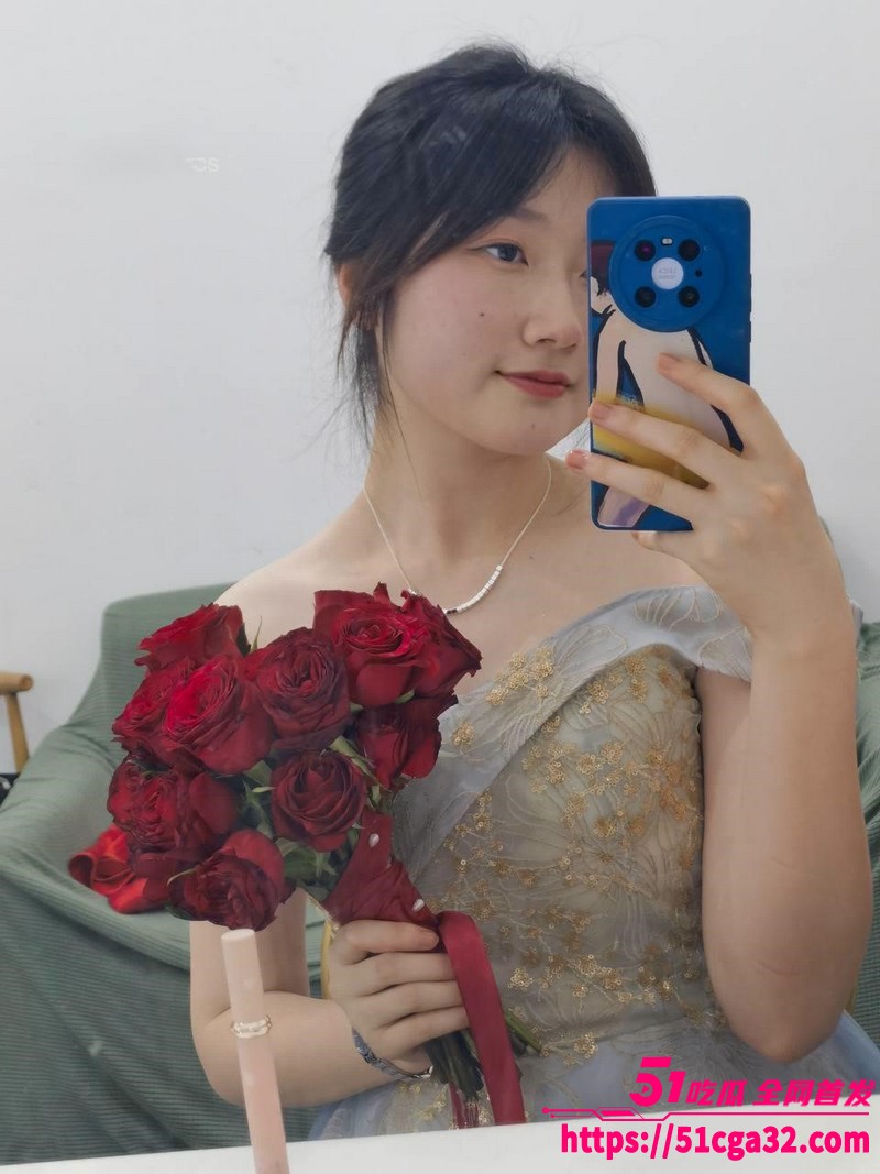曲阜师范大学05年小母狗何鑫裸体自拍玩穴 3